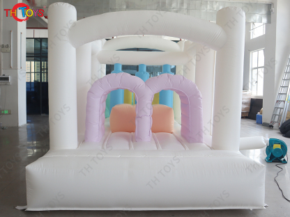 7x2.5m inflatable obstacle course,kids commercial white bouncy slide with obstacle toys for sale