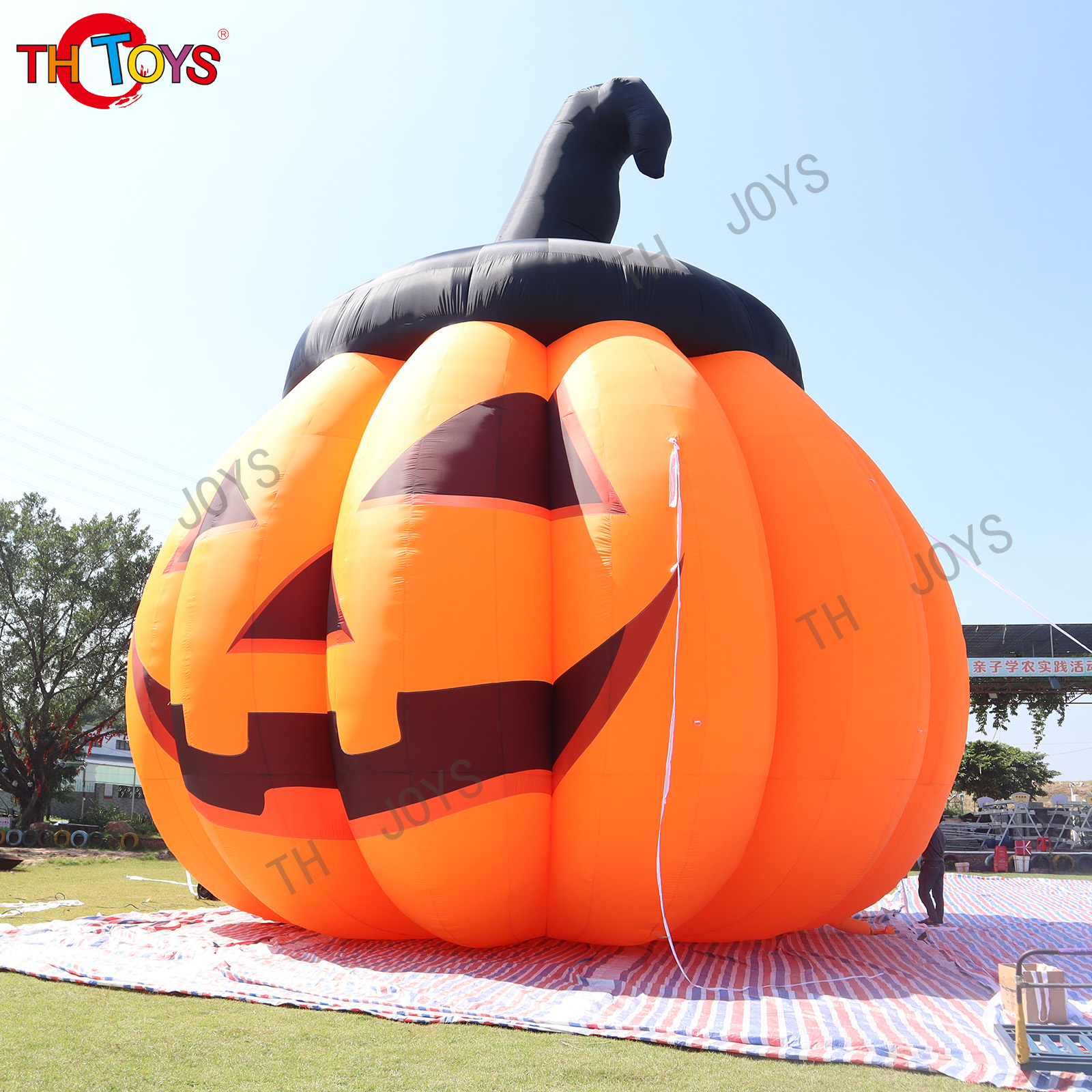 Giant large outdoor LED light head ghost Halloween themed inflatables pumpkins