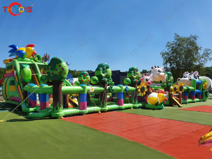 Commercial Giant Inflatable Playground Farm Portable Inflatable Fun City with Slide and Obstacles Customized Theme Bouncer Park