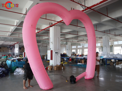 Inflatable White Heart-shaped Welcome Arch with LED light for Wedding Decoration