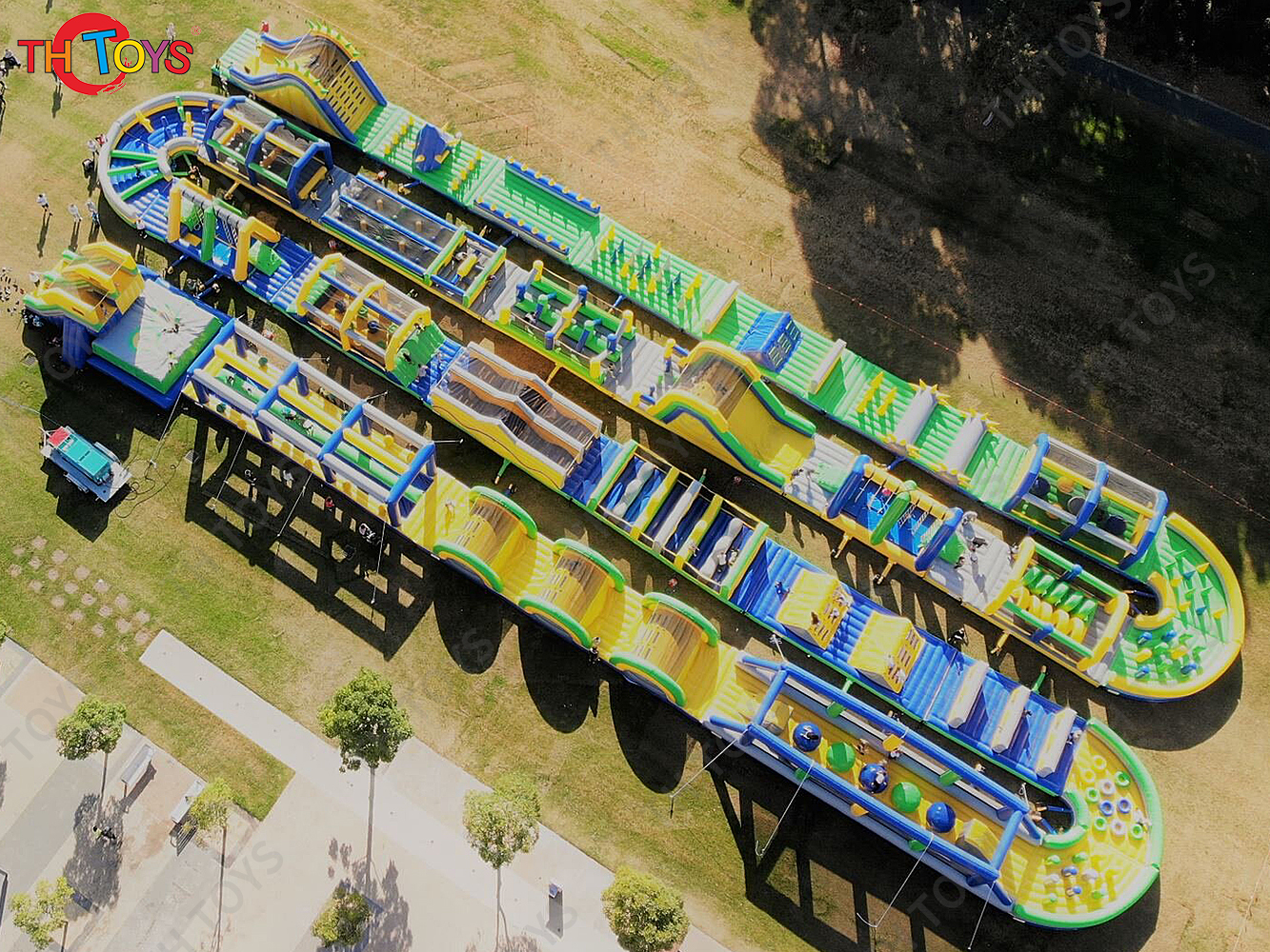 50mL Giant Running Tunnel Big Inflatable Obstacle Course Bounce House For Outdoor fun play