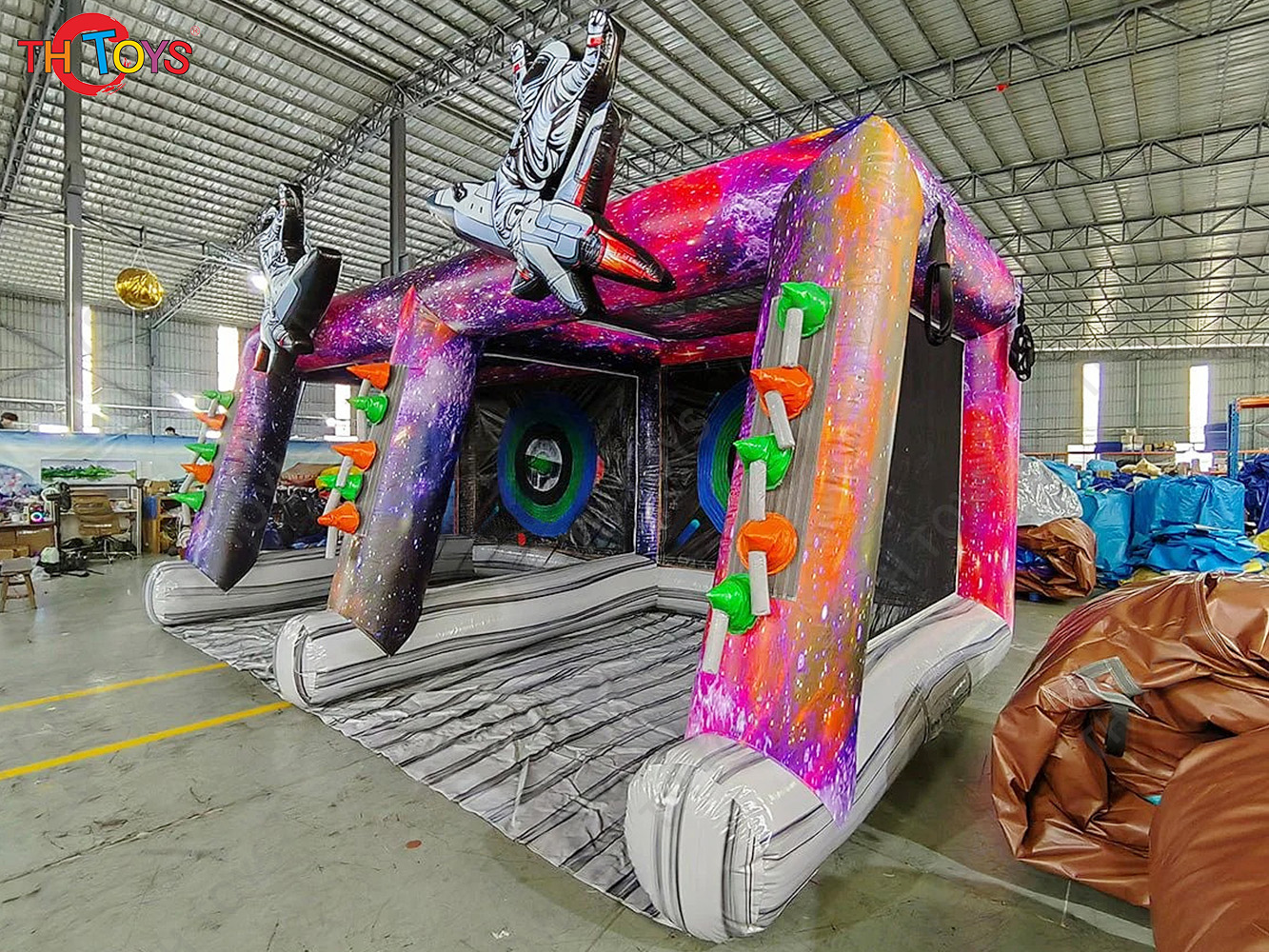 Outdoor Funny Interactive Inflatable axe throwing game,astronaut Space new design inflatable axes games
