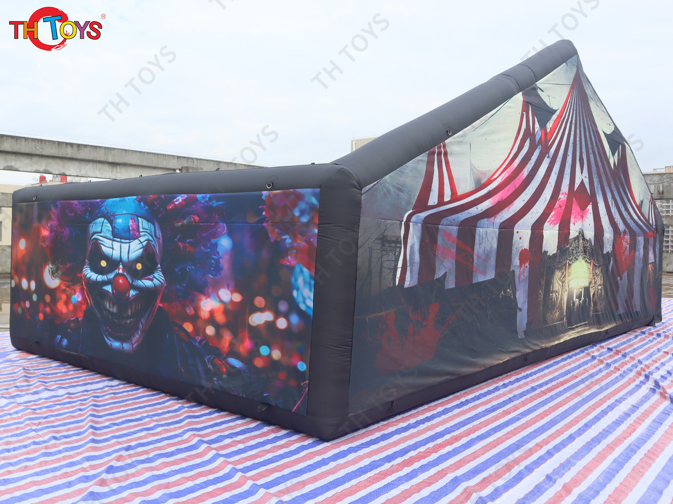 Halloween castle Maze Game giant Outdoor Inflatable Maze, circus clown Spray Haunted house laser tag Maze