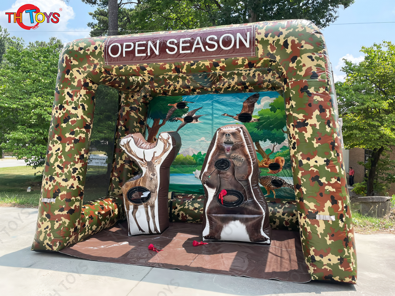 New Carnival Game 13x10ft Hunting Themed Inflatable Axe Dart And Bow And Arrow Game