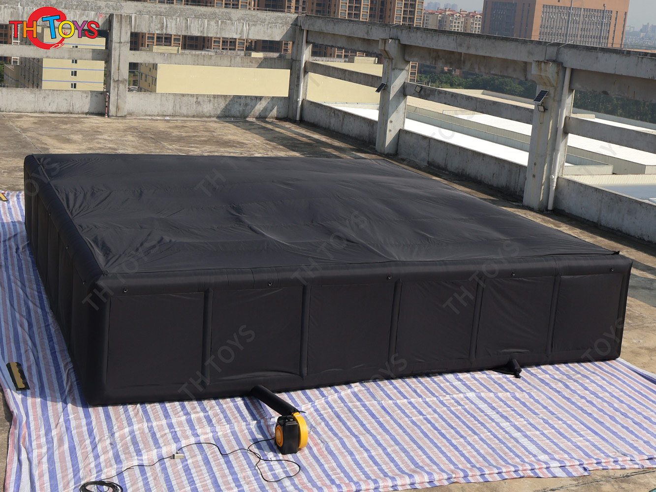 Portable Outdoor Black Haunted House With Roof 10x10m Commercial Inflatable Maze Tag Arena Sport Game for Kids