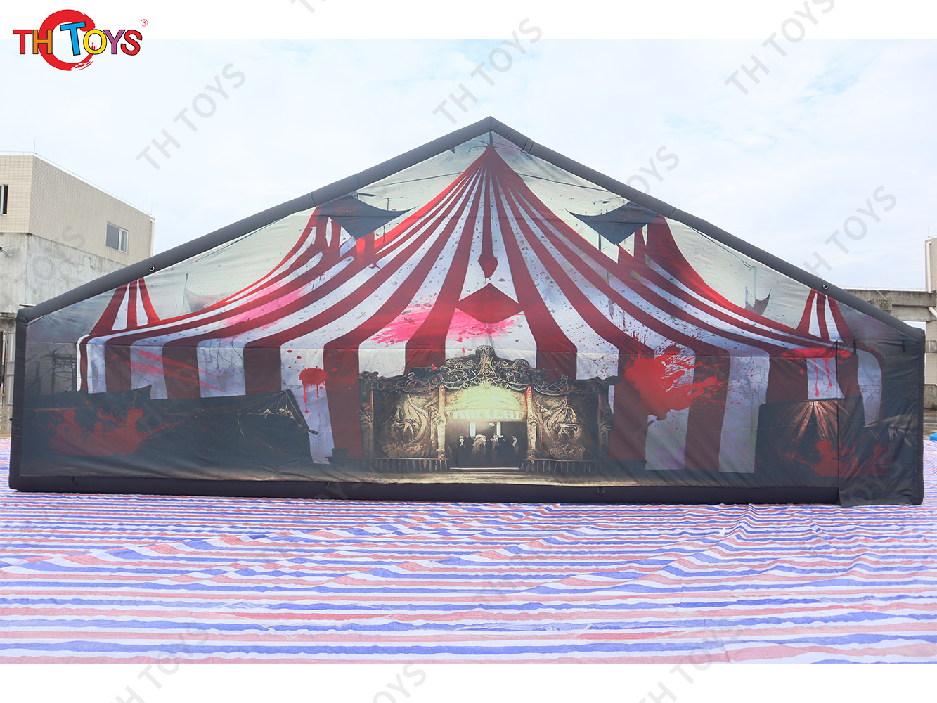 Halloween castle Maze Game giant Outdoor Inflatable Maze, circus clown Spray Haunted house laser tag Maze