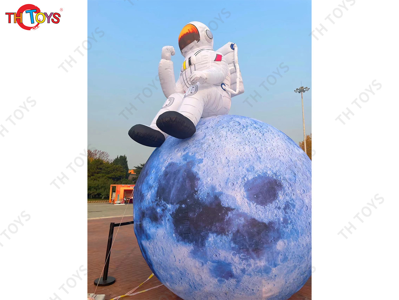 Inflatable Astronaut Sitting on Moon, 4m dia moon with spaceman inflatbles for Advertising Decoration