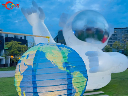 Outdoor Giant Inflatable Spaceman Inflatable Astronaut with led light for advertising