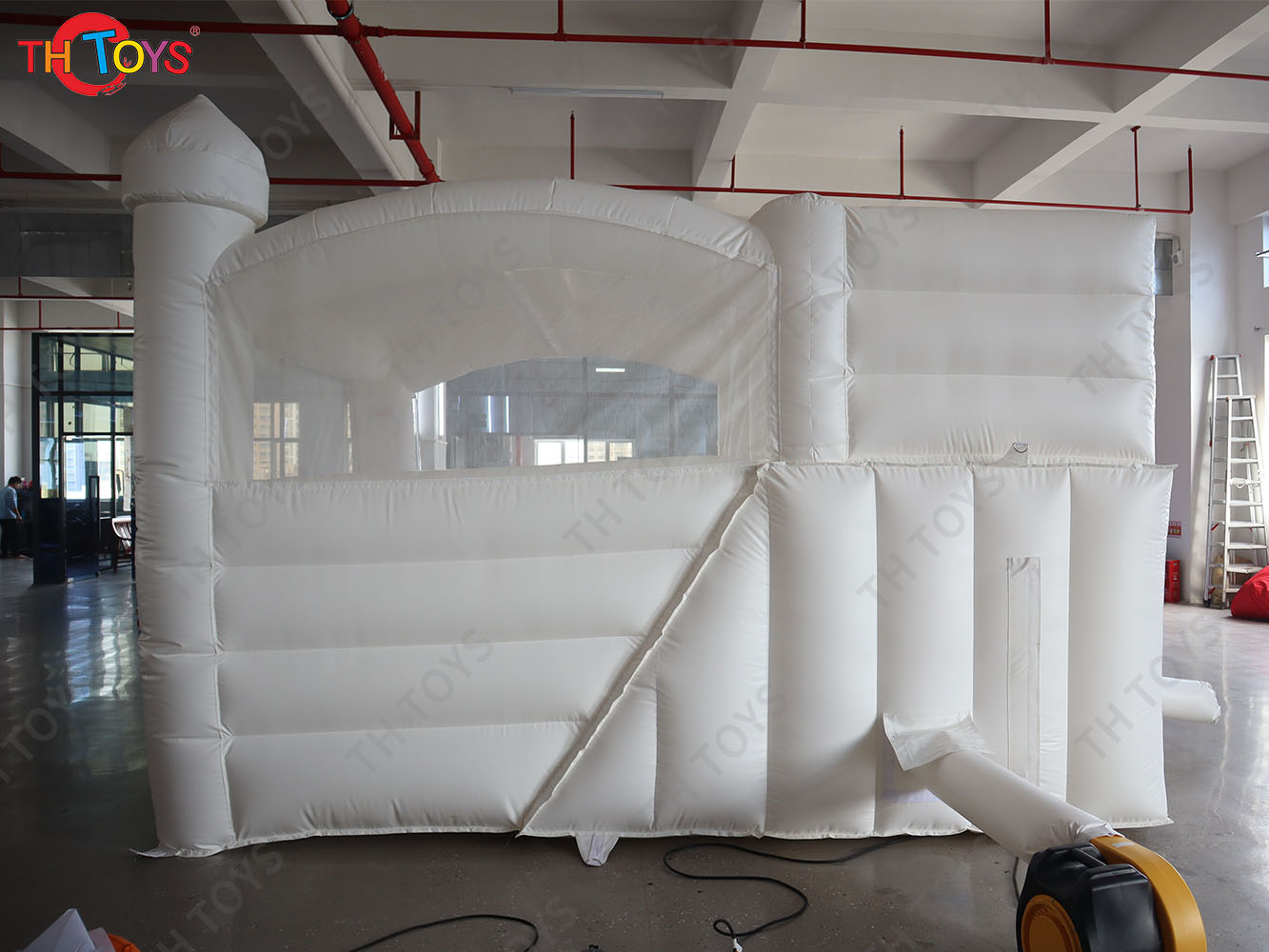Inflatable white bouncy house with floating balloons, commercial wedding bouncy castle with slide combos
