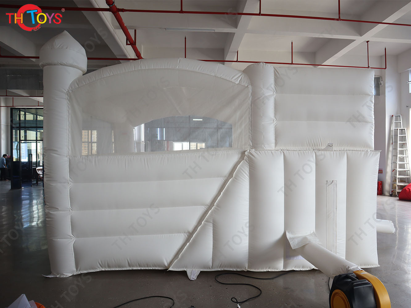 Inflatable white bouncy house with floating balloons, commercial wedding bouncy castle with slide combos