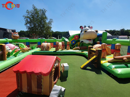 Commercial Giant Inflatable Playground Farm Portable Inflatable Fun City with Slide and Obstacles Customized Theme Bouncer Park