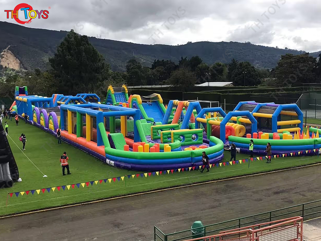 50mL Giant Running Tunnel Big Inflatable Obstacle Course Bounce House For Outdoor fun play