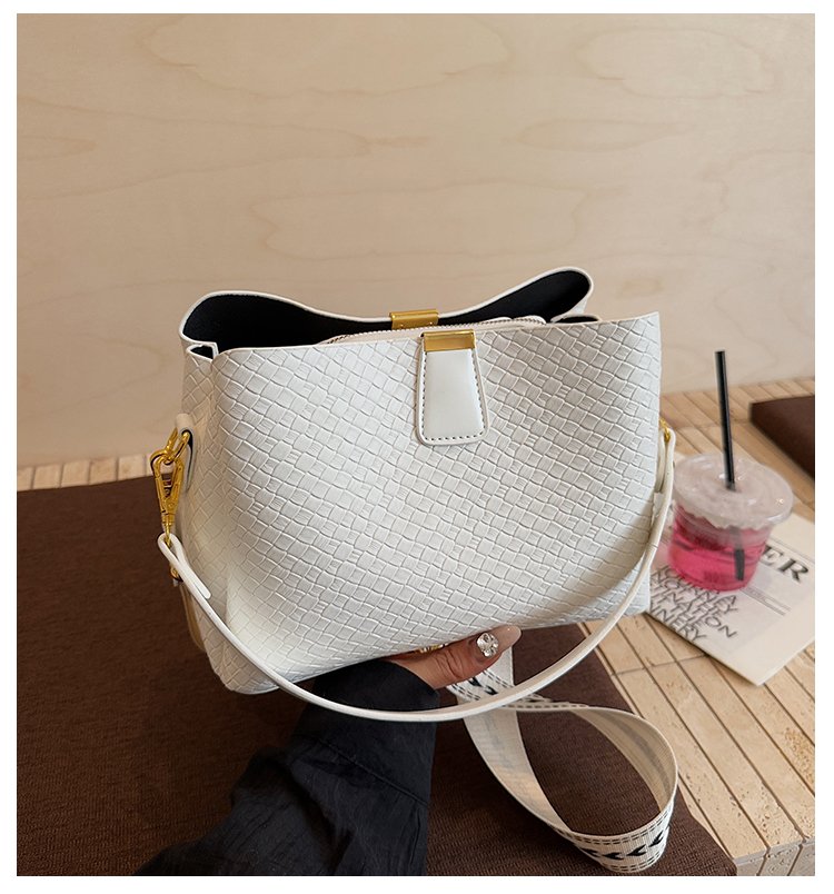 FGZQL8NBWFCG3TRJR5MG-B