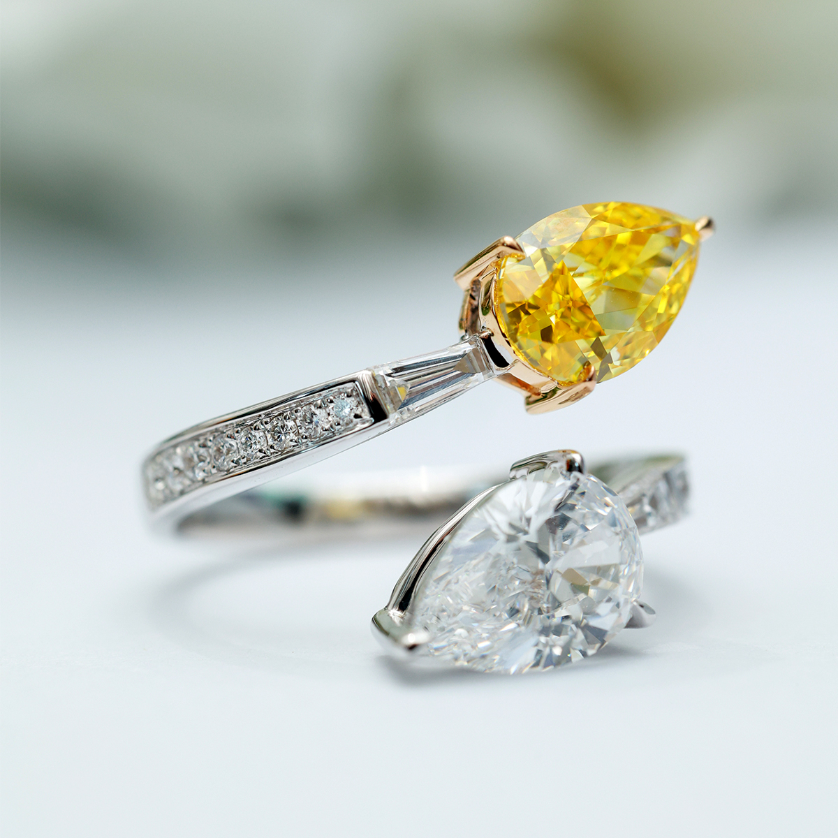 1.5 Carat Main Stone Yellow and White Lab Grown Diamond Toi Et Moi Ring in 18k Gold（3.3 Ct Tw）