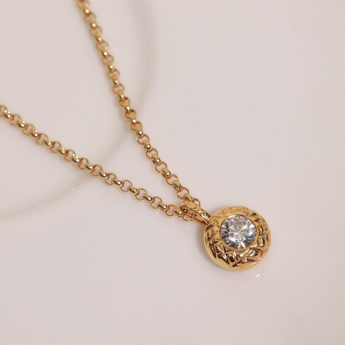 Bold Bezel Set Round Cut Lab Grown Diamond Necklace in 18k Gold  (0.2 Ct Tw)