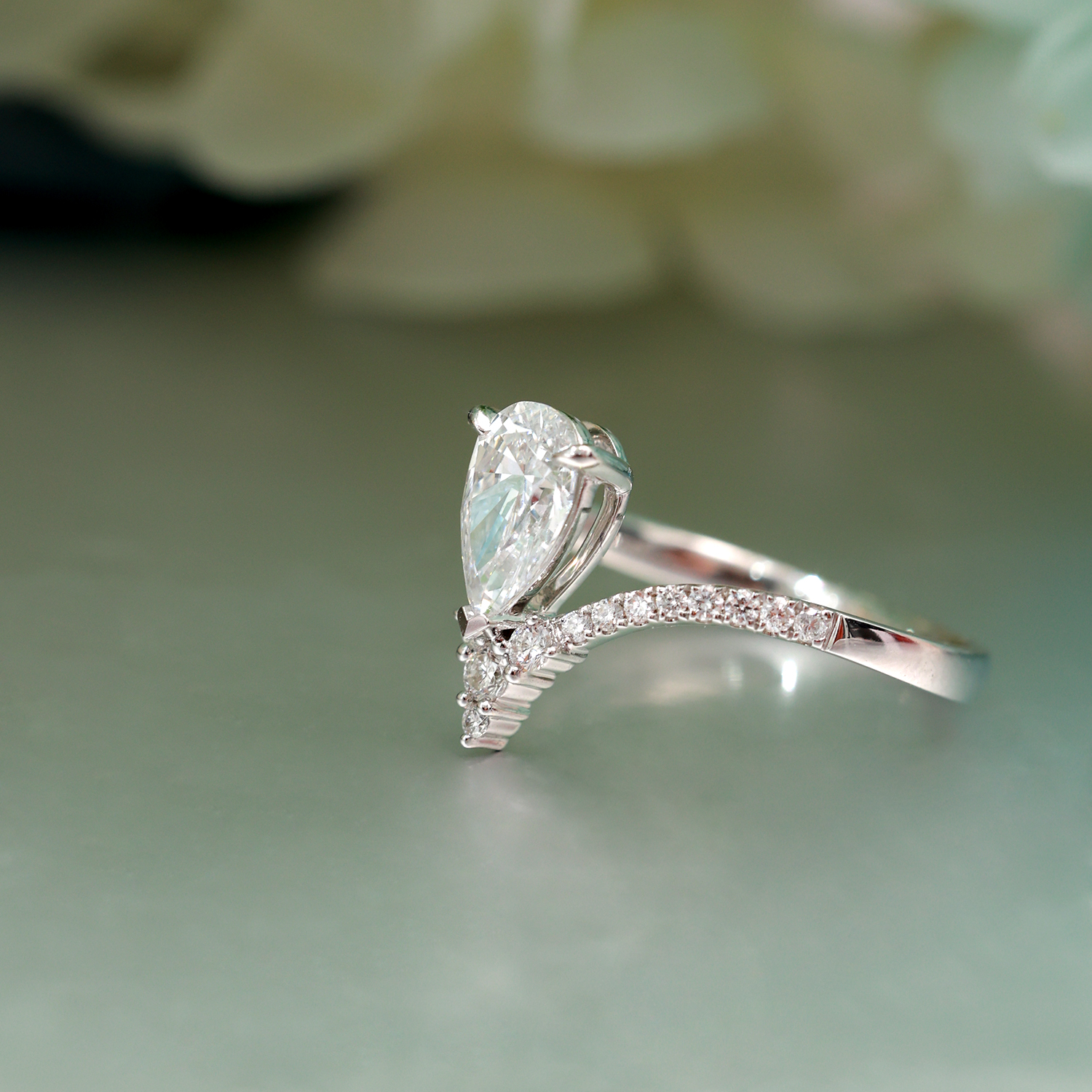 0.6 Carat Center Stone Pear Cut Lab Grown Diamond Sharp V Shape Enagegement Ring (0.7 Ct Tw)