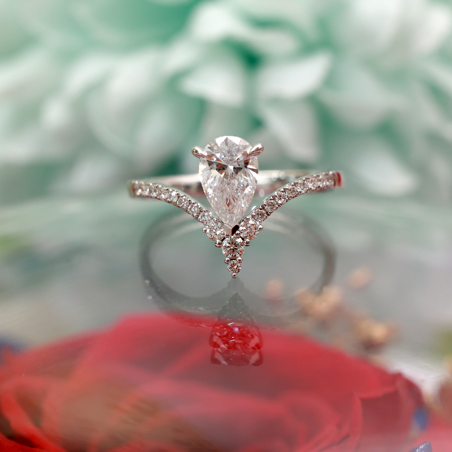 0.6 Carat Center Stone Pear Cut Lab Grown Diamond Sharp V Shape Enagegement Ring (0.7 Ct Tw)