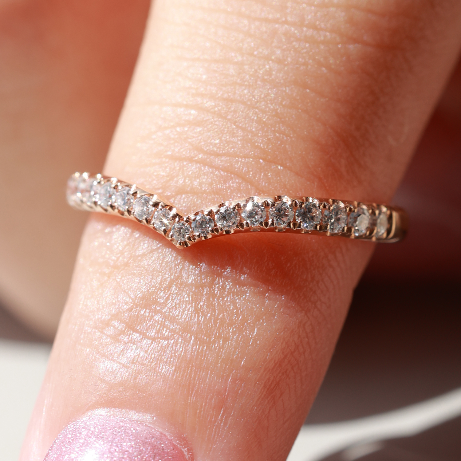 V-Shape Lab Grown Diamond Scallop Setting Ring in 18k Gold ( 0.2 Ct Tw)