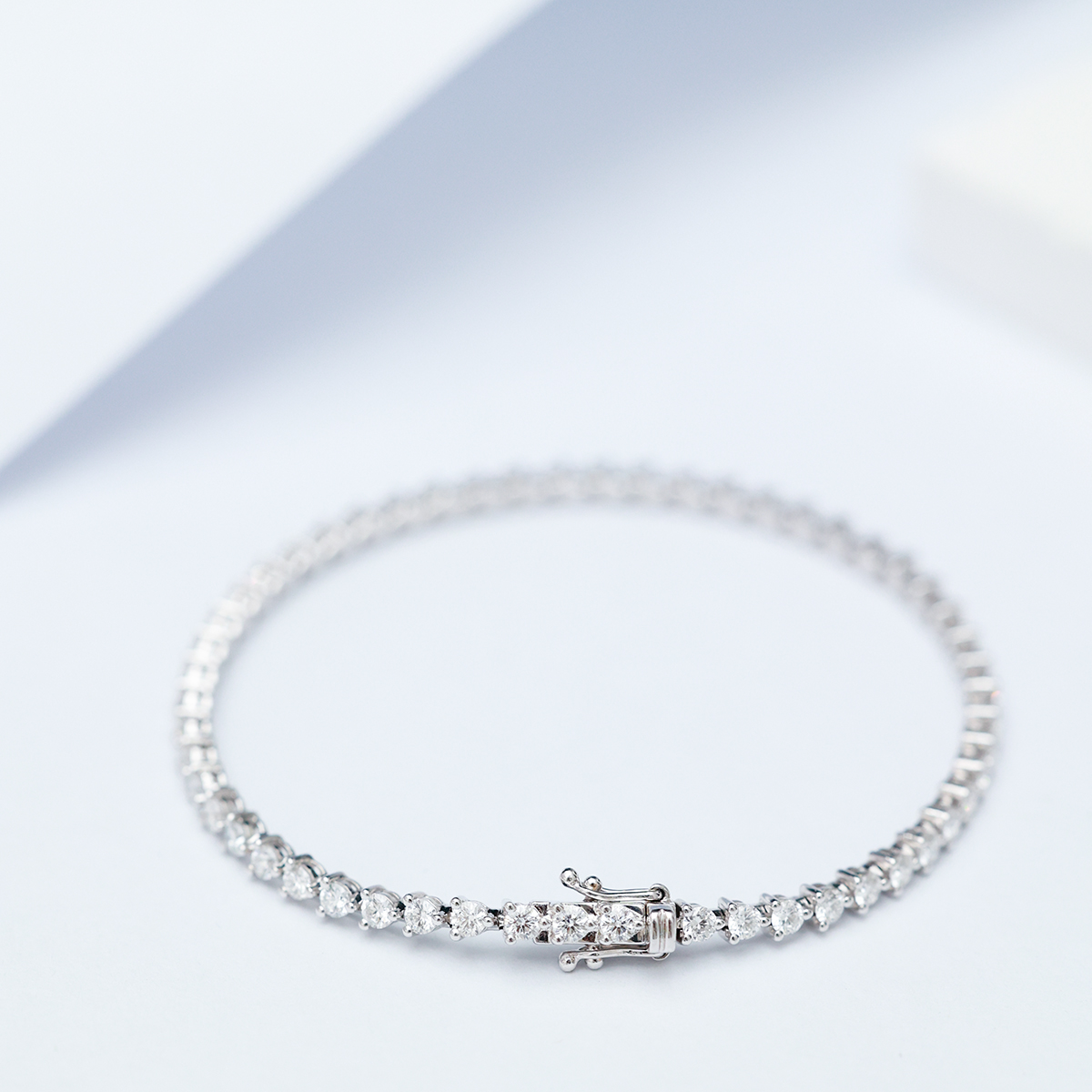 2.4 Carat Total Weight Brilliant Round Cut Lab Grown Diamond Tennis Bracelet-Light Mark
