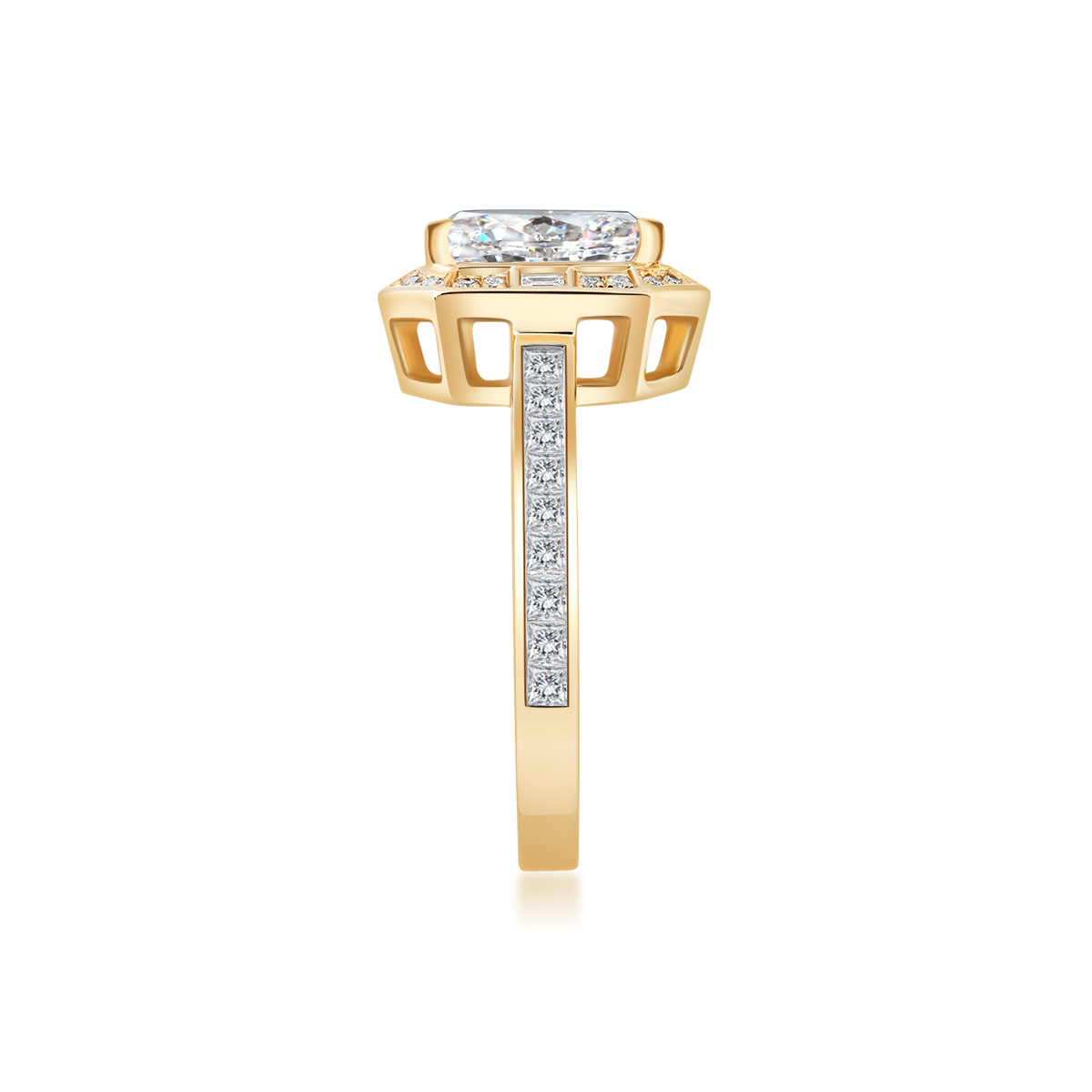 2.6 Carat Center Cushion Cut Lab Grown Diamond Engagement ring in 18k yellow gold (3 Ct Tw), VS, IGI Certified
