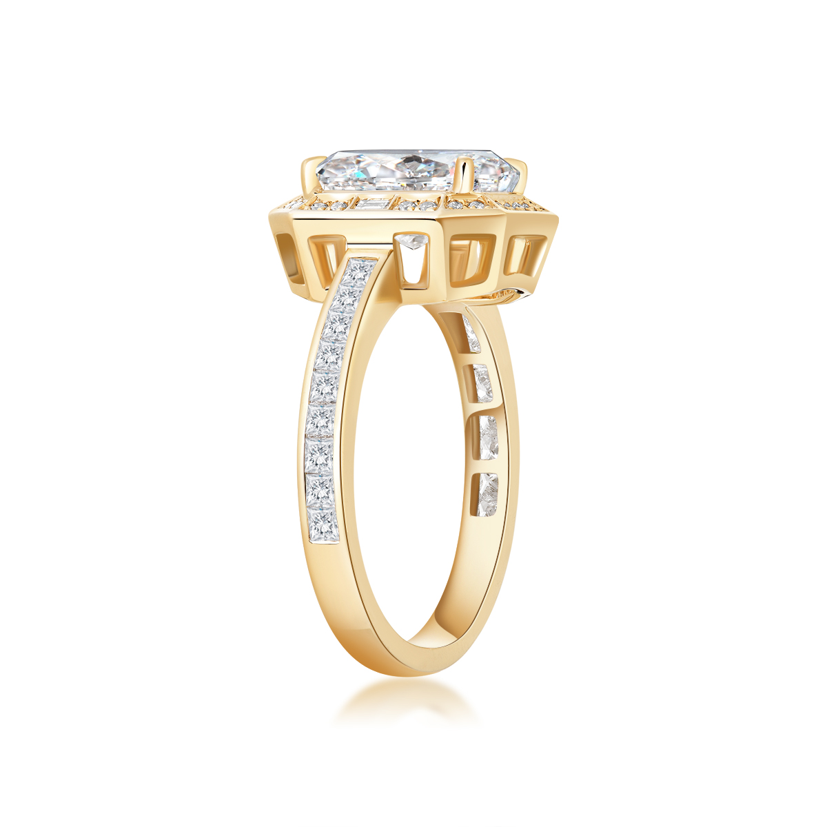 2.6 Carat Center Cushion Cut Lab Grown Diamond Engagement ring in 18k yellow gold (3 Ct Tw), VS, IGI Certified