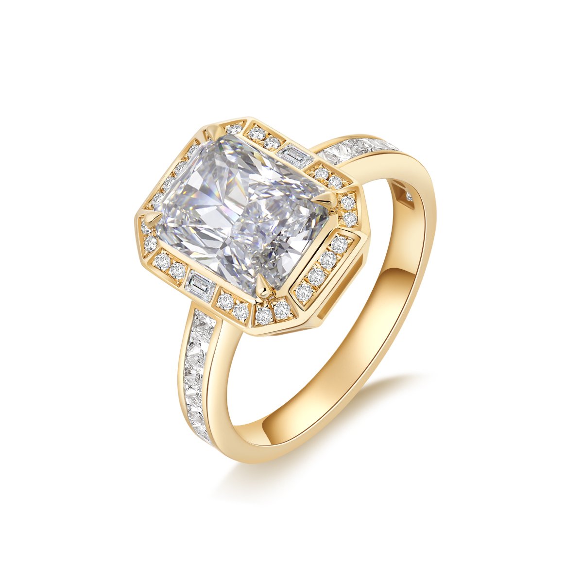 2.6 Carat Center Cushion Cut Lab Grown Diamond Engagement ring in 18k yellow gold (3 Ct Tw), VS, IGI Certified