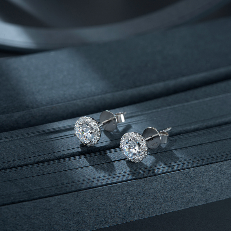 Halo Round Cut Lab Grown Diamond Stud Earrings in 18k Gold( 0.7 Ct Tw)
