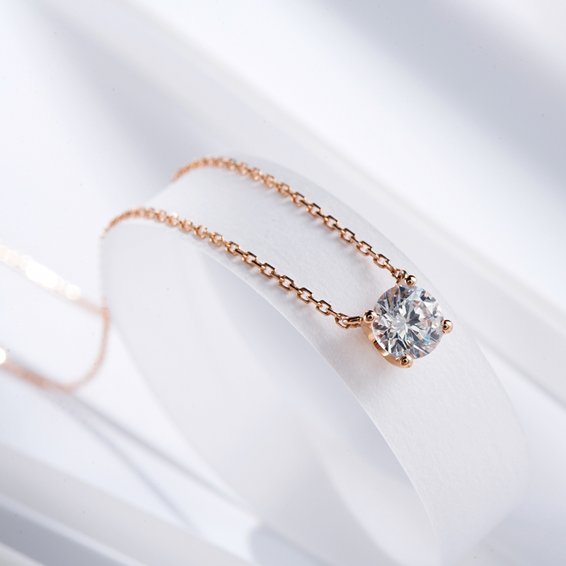 4 Prong Brilliant Round Cut Lab Grown Diamonpendant Necklace in 18k Gold ( 0.7 Ct Tw)