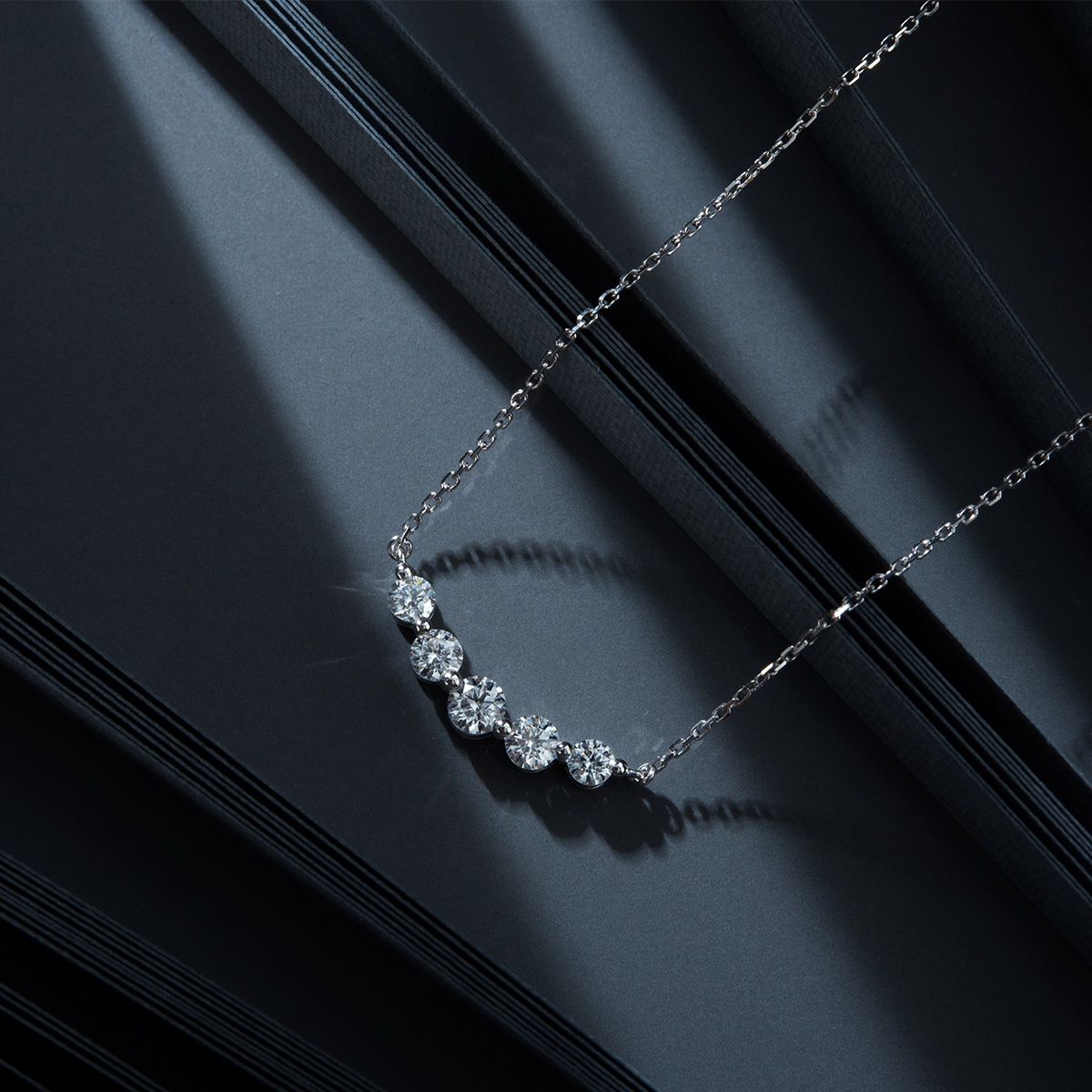 5 Stone Round Cut Lab Grown Diamond Smile Bar Necklace in 18k Gold  ( 0.5 Ct Tw)