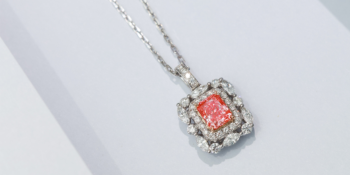 10 Must-Have Diamond Jewelry Pieces for an Urban Chic Look