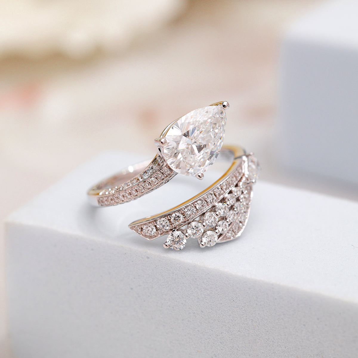Comet Tail Pear Cut Lab Grown Diamond Open Ring in 18k Gold （1.9 Ct Tw）