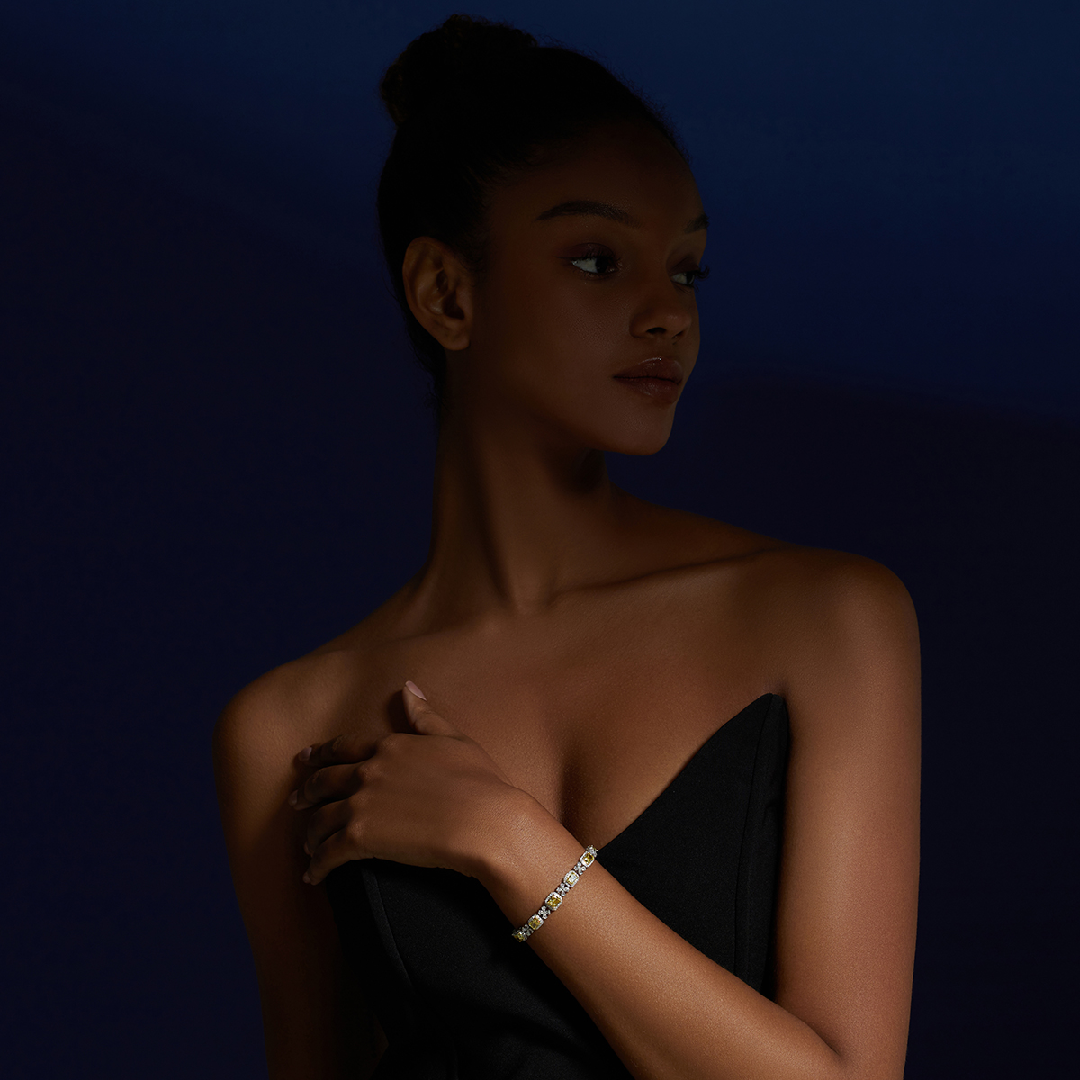 Which Diamond Bracelet Style Suits You? Classic vs. Contemporary Comparison