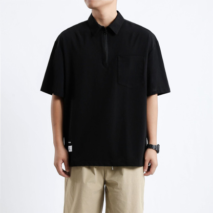 Sommerloses Herren-Poloshirt mit Revers und Reißverschlusstasche und kurzen Ärmeln