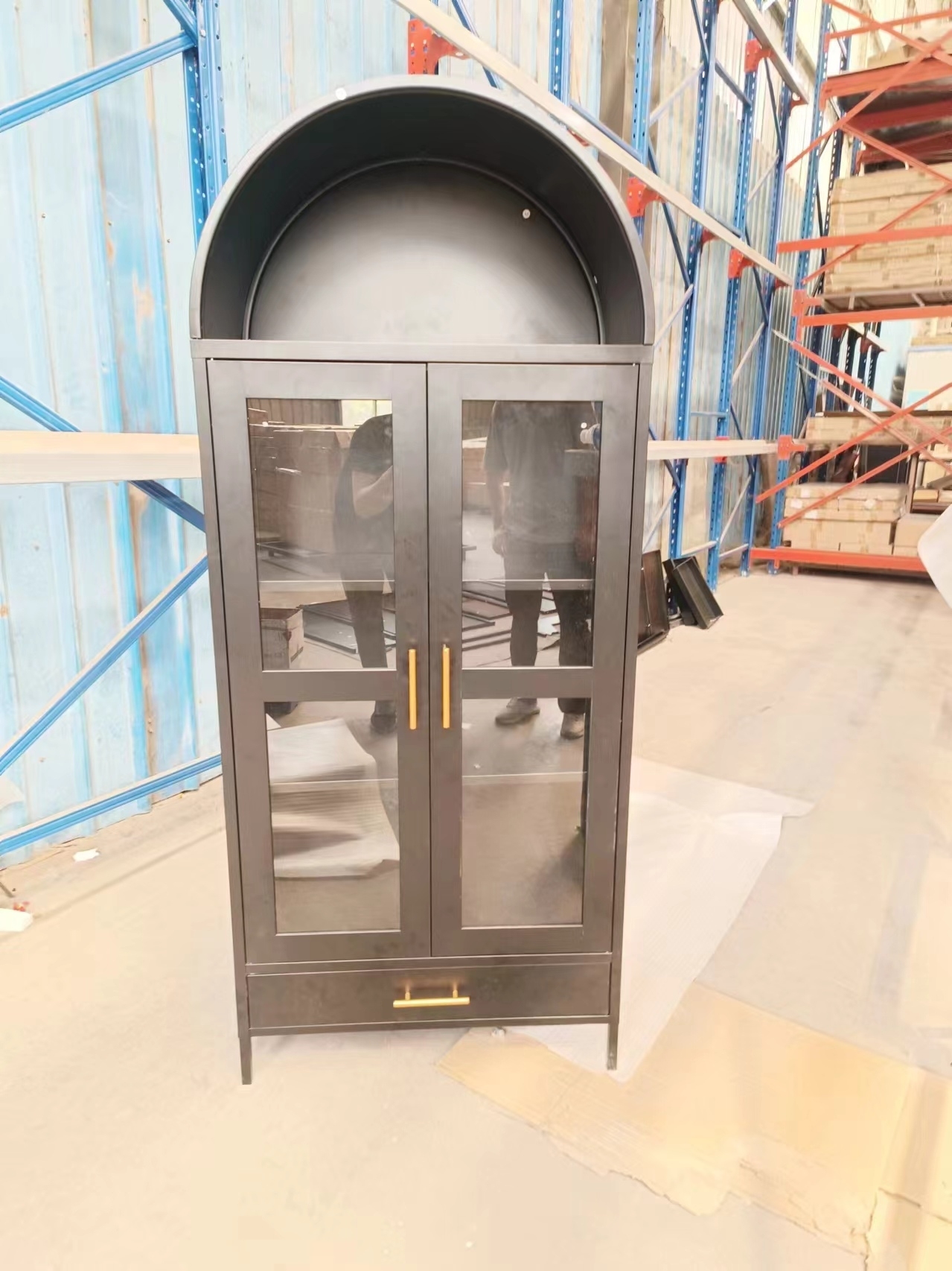 Arched open door closet