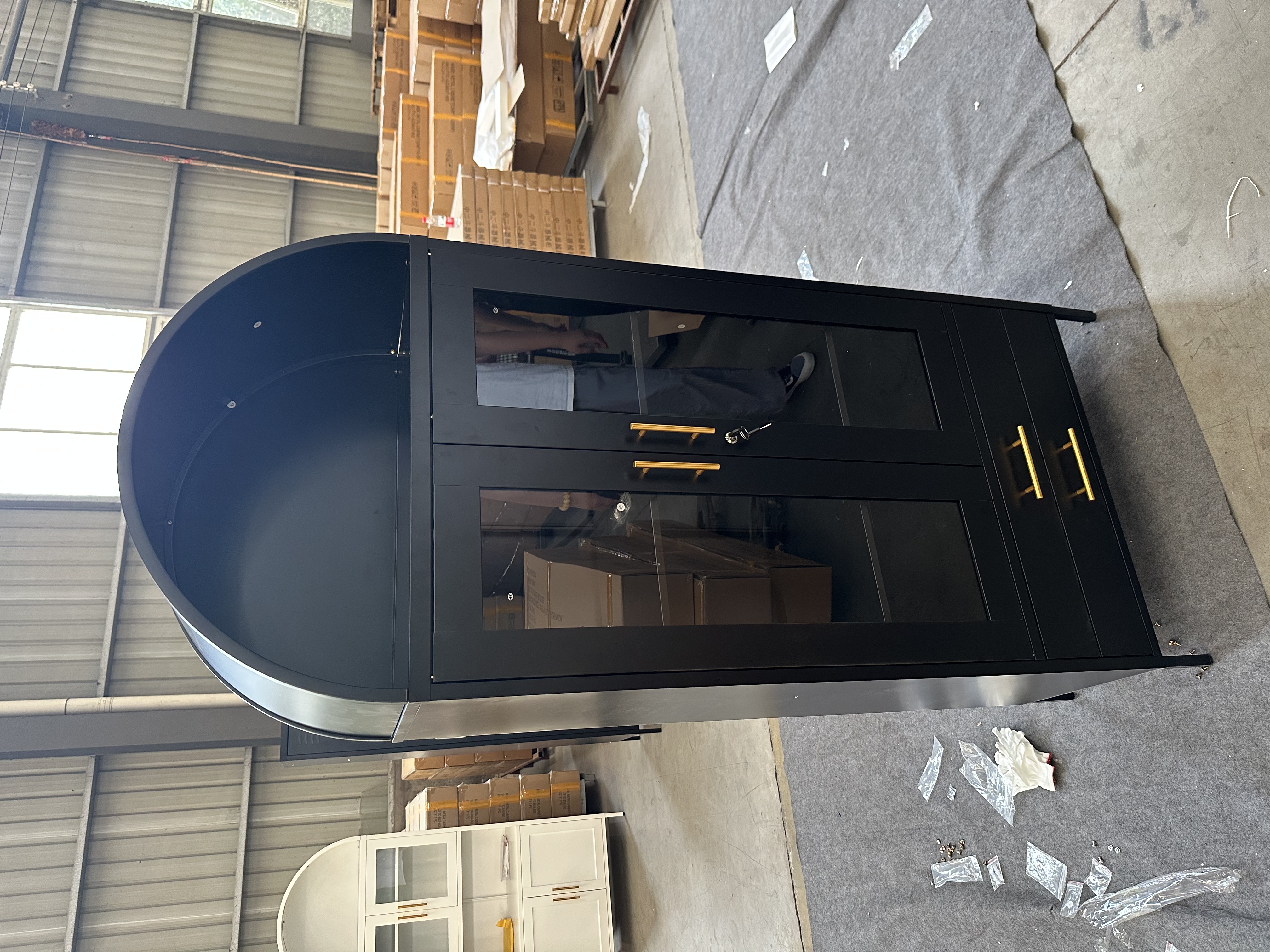 Arch on the glass to open two suction cabinet black拱上玻对开下二抽柜黑