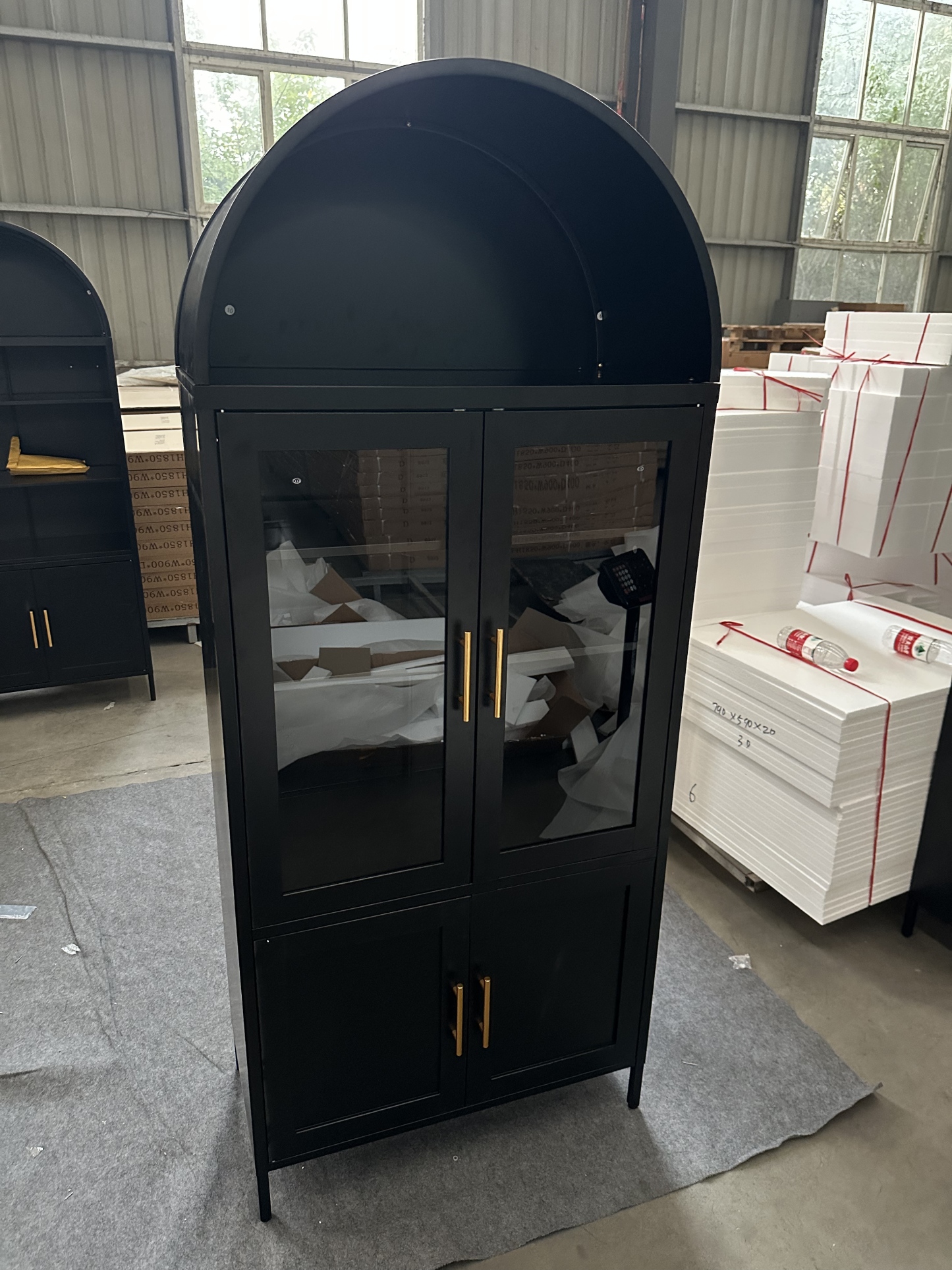 Arch on glass under iron open cabinet black拱上玻下铁对开柜黑