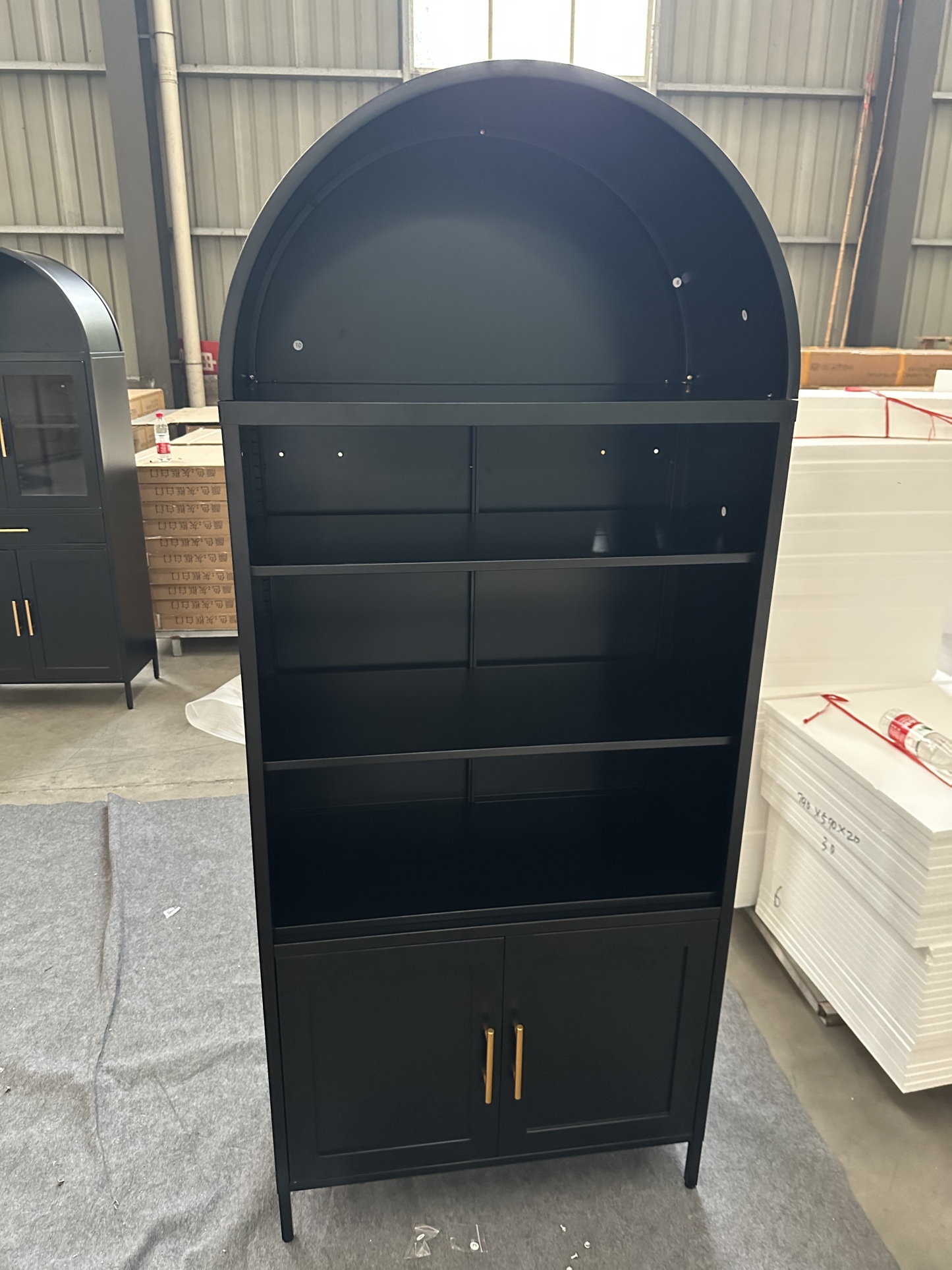 Arch over the iron open cabinet black拱上空下铁对开柜黑