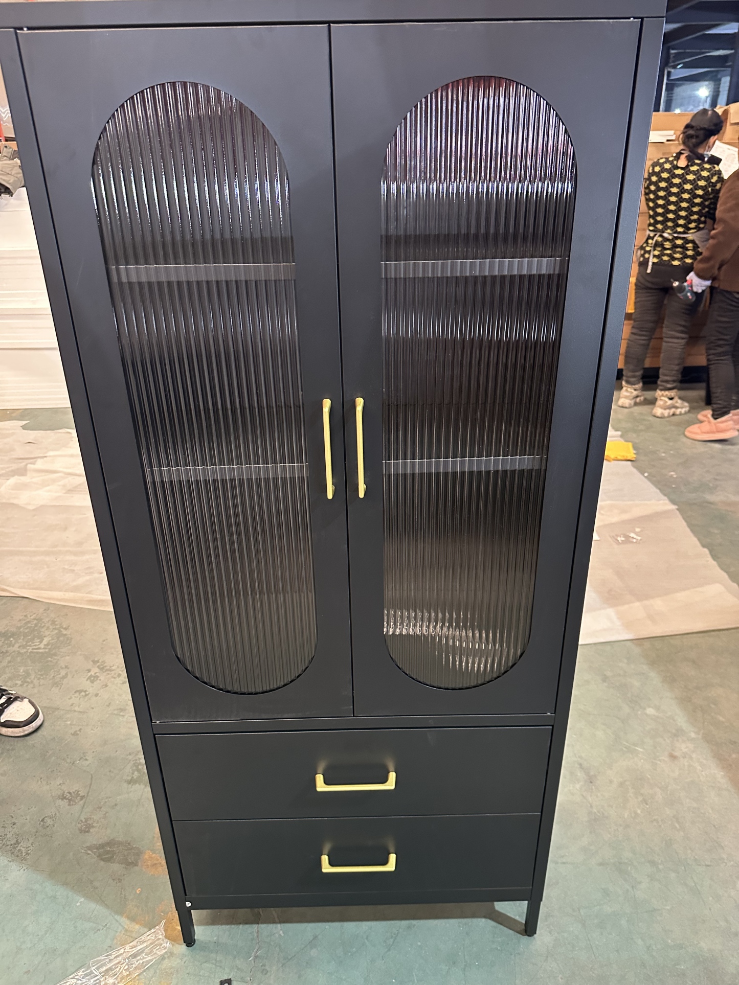 Split the top glass and the bottom two draw the middle cabinet black/w
