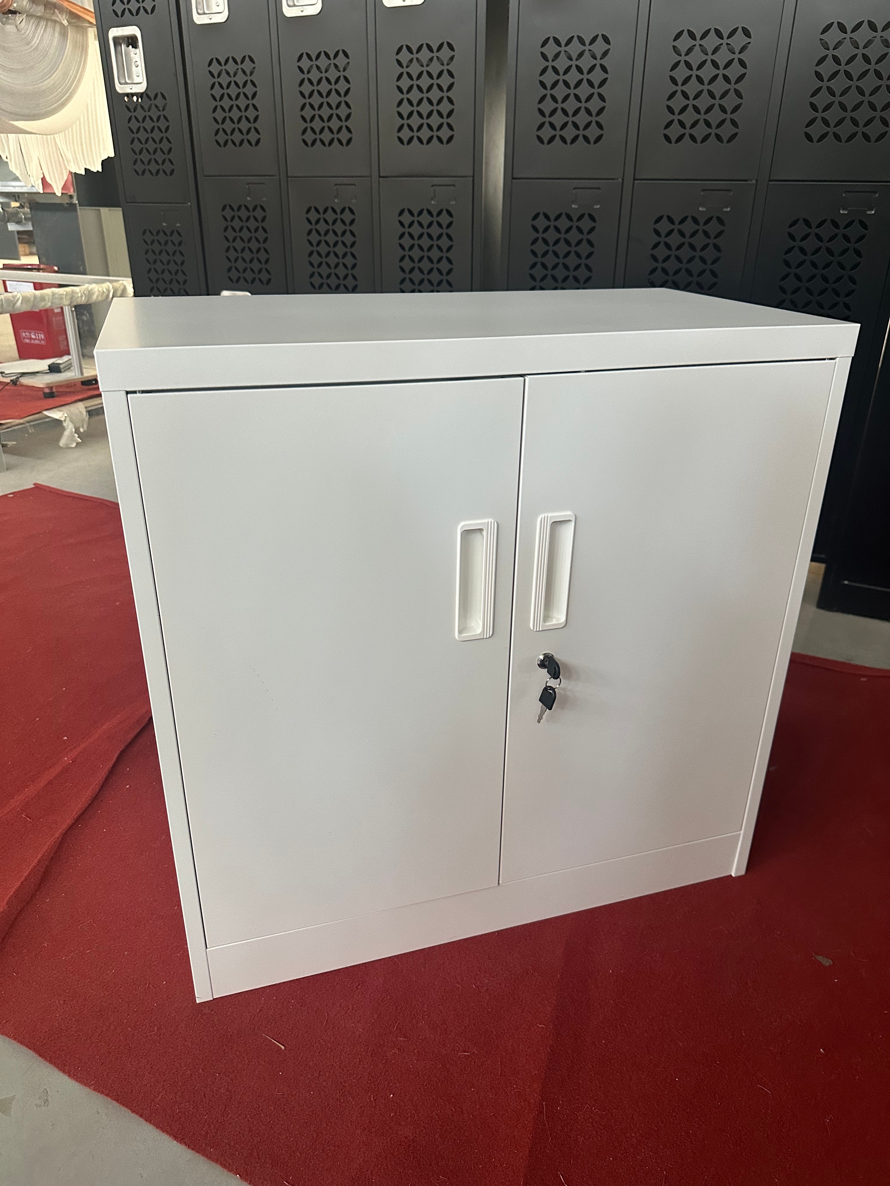 The plastic-buttoned door opening low cabinet is black塑扣门洞矮柜黑