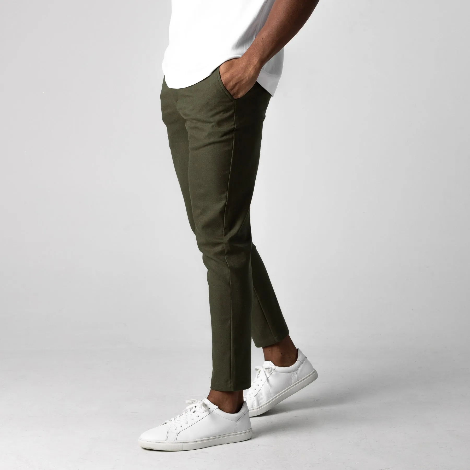 ACTIVE CHINOS - OLIVE