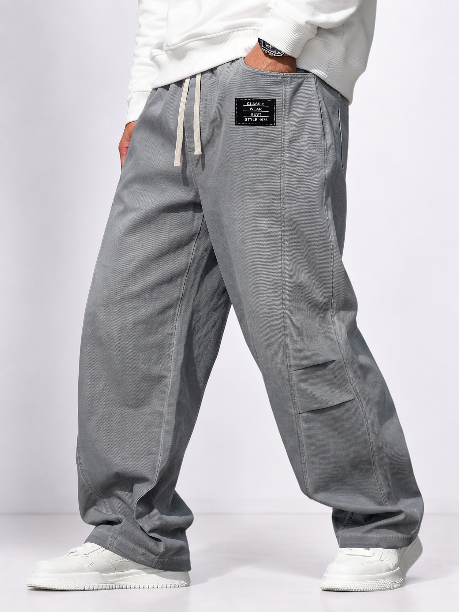Men's Embroidered Logo Paneled Pleated Casual Trousers