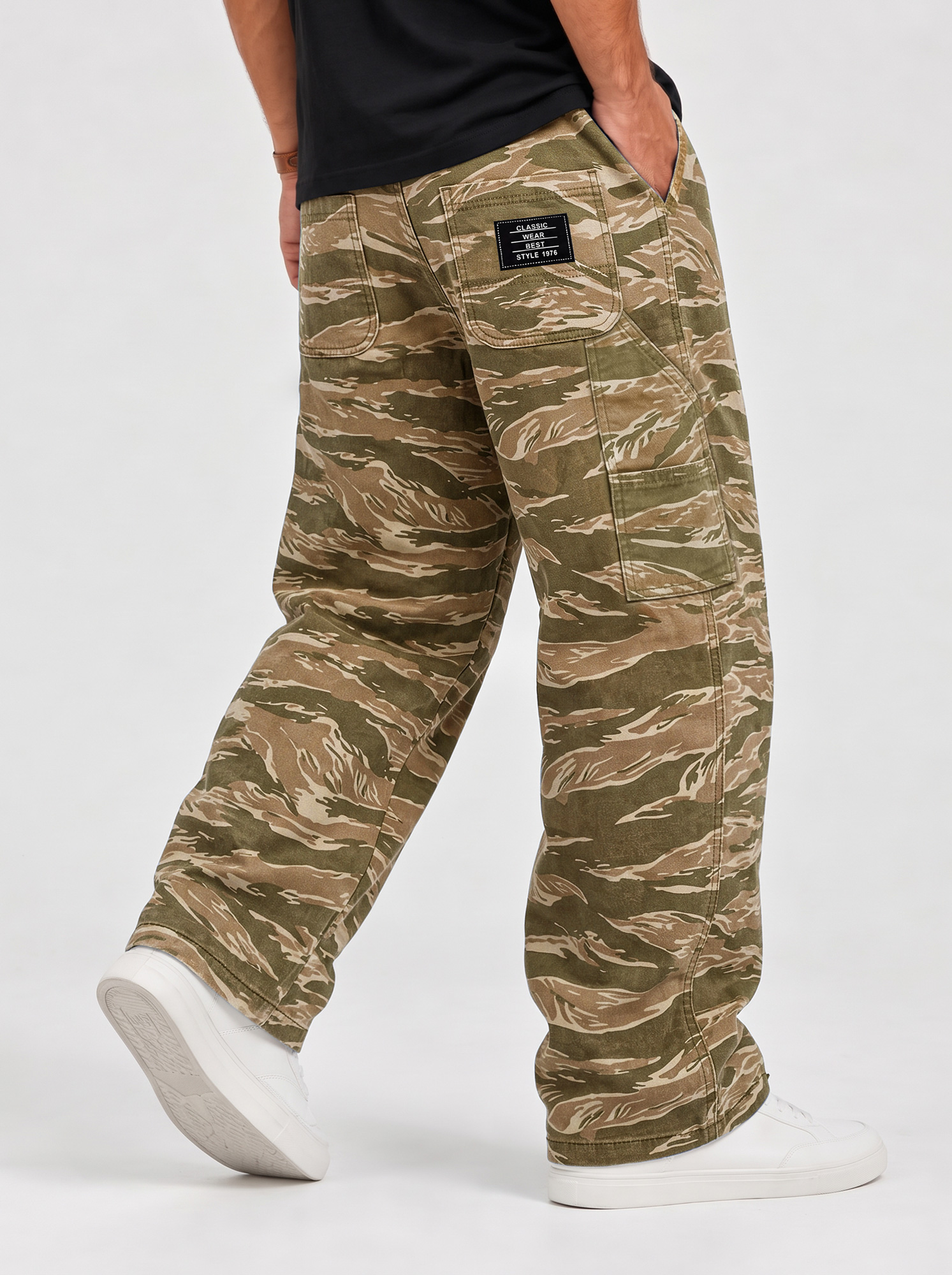 Men's Camouflage Multi-Pocket Casual Cargo Pants with Embroidered Logo