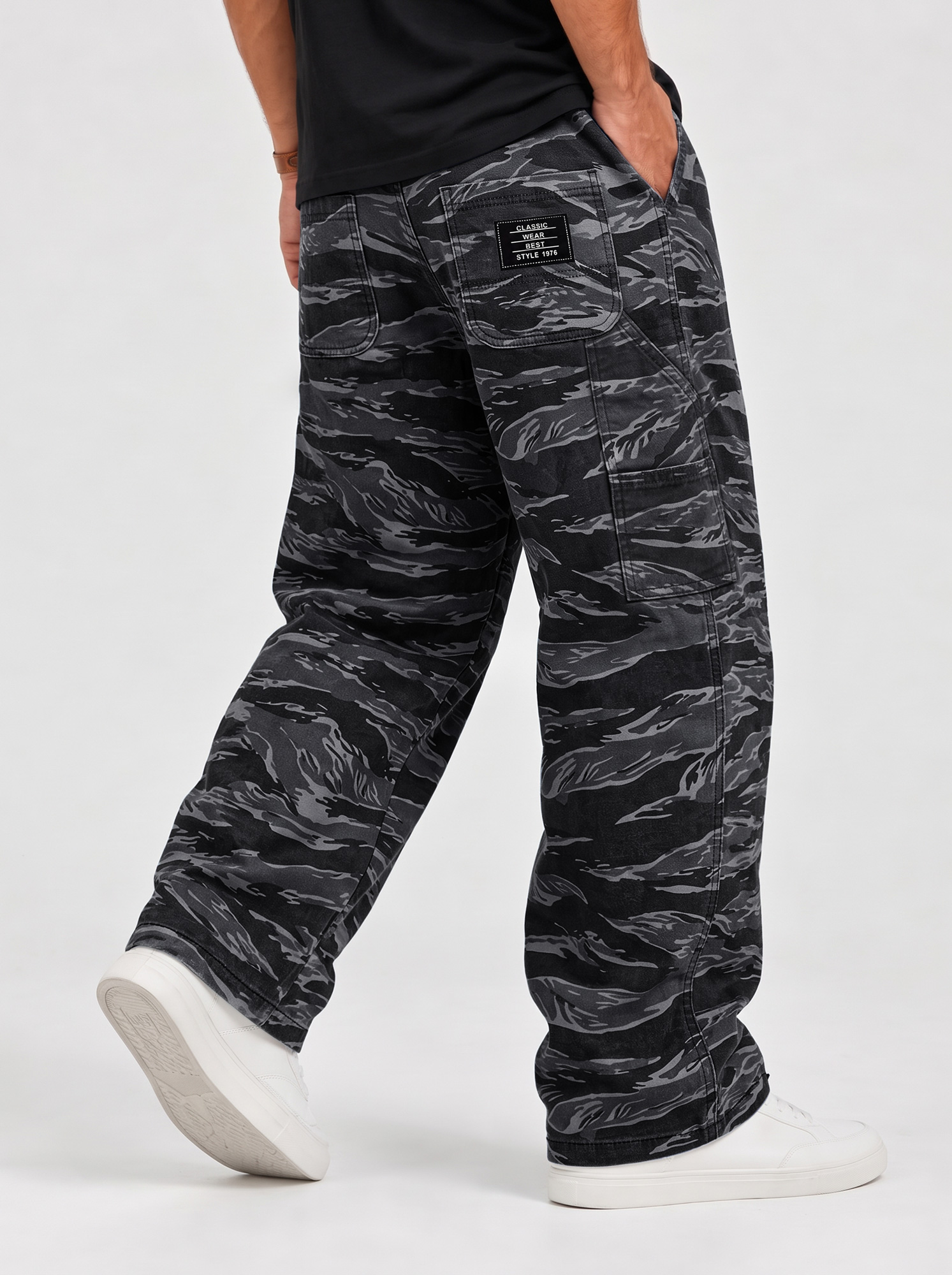 Men's Camouflage Multi-Pocket Casual Cargo Pants with Embroidered Logo
