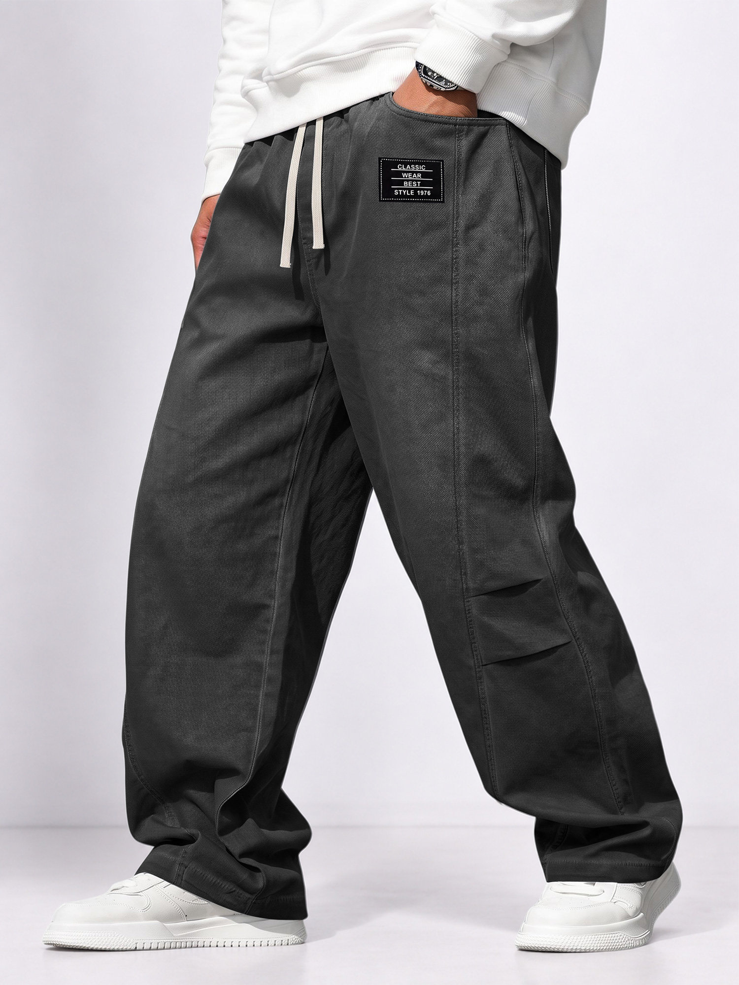 Men's Embroidered Logo Paneled Pleated Casual Trousers
