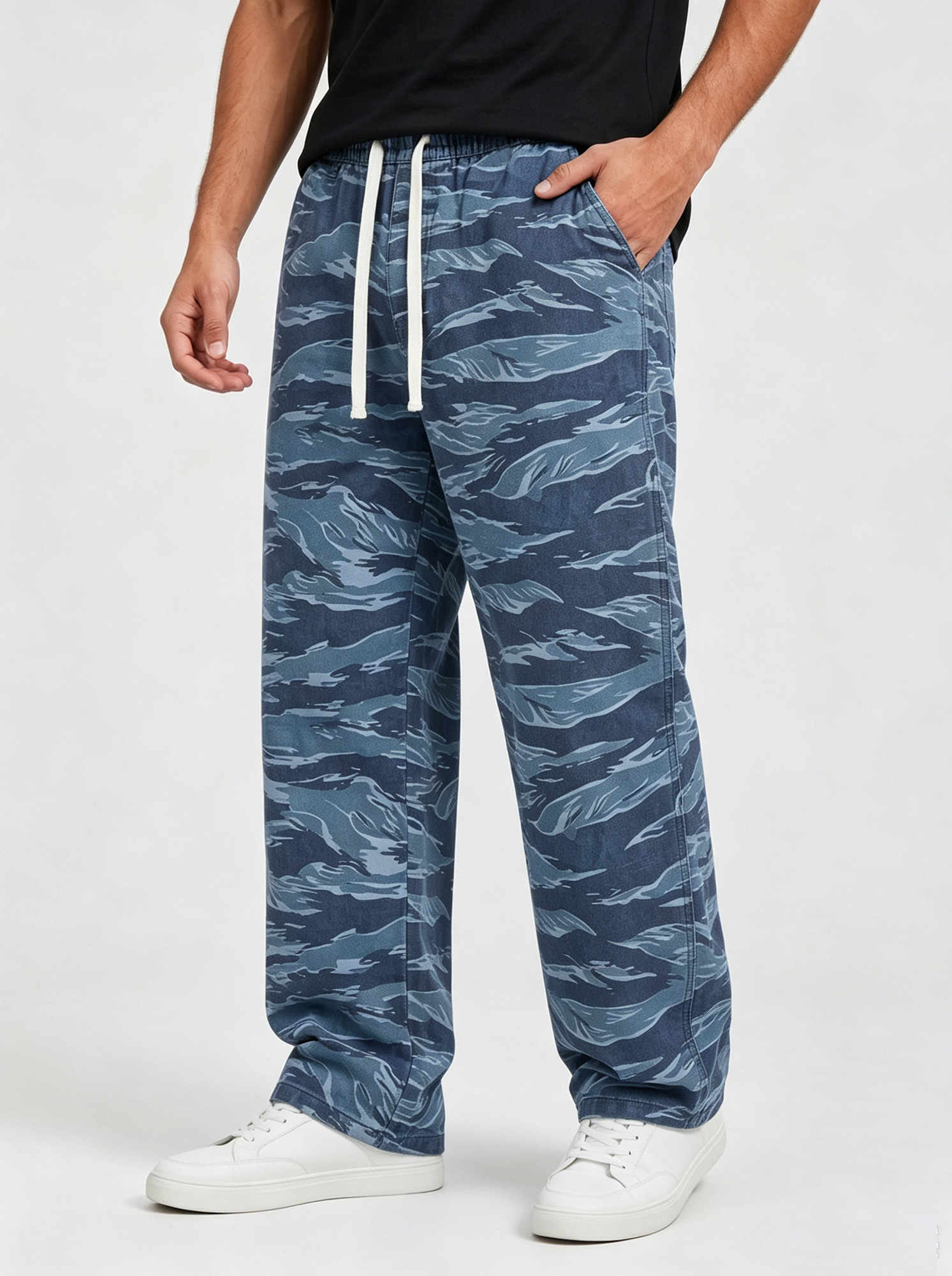 Men's Camouflage Multi-Pocket Casual Cargo Pants with Embroidered Logo