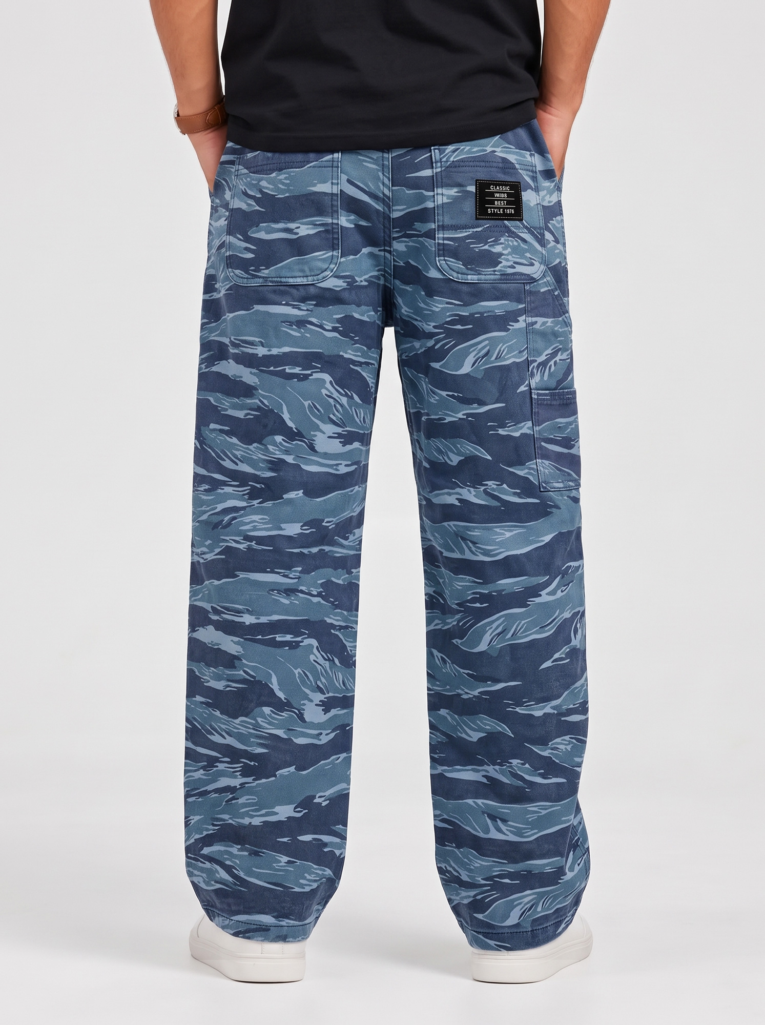 Men's Camouflage Multi-Pocket Casual Cargo Pants with Embroidered Logo