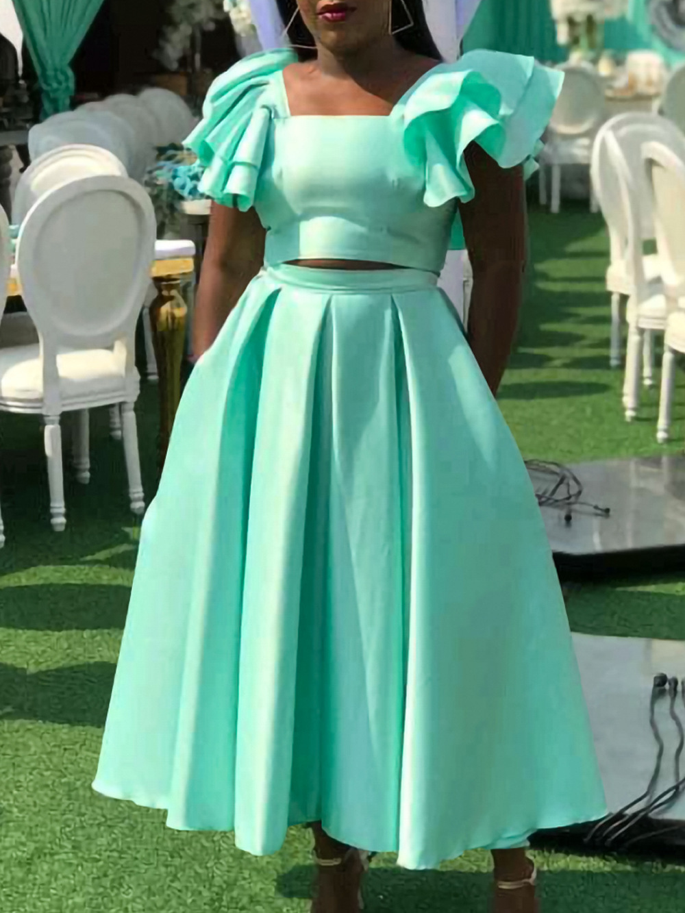 New solid color ruffled collar top with large skirt hem and skirt set