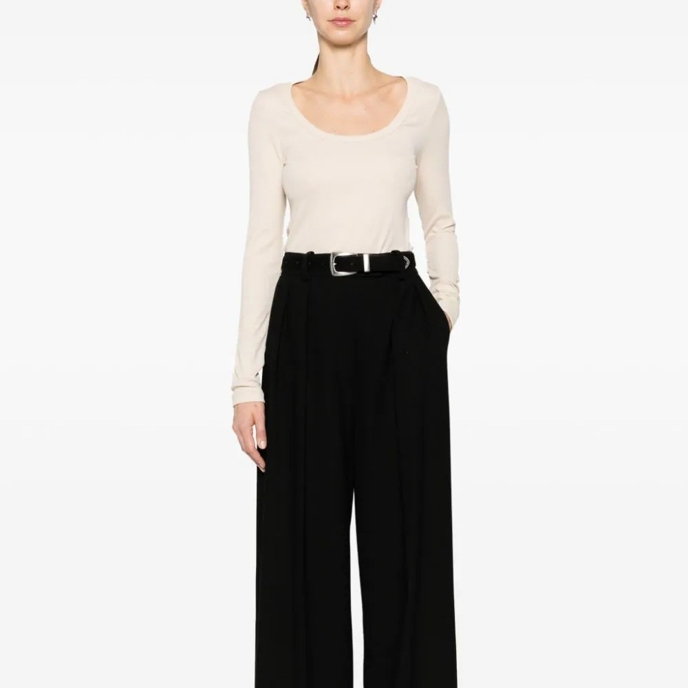 Underlay shirt slimming and minimalist long sleeved T-shirt with low round neck U-shaped top