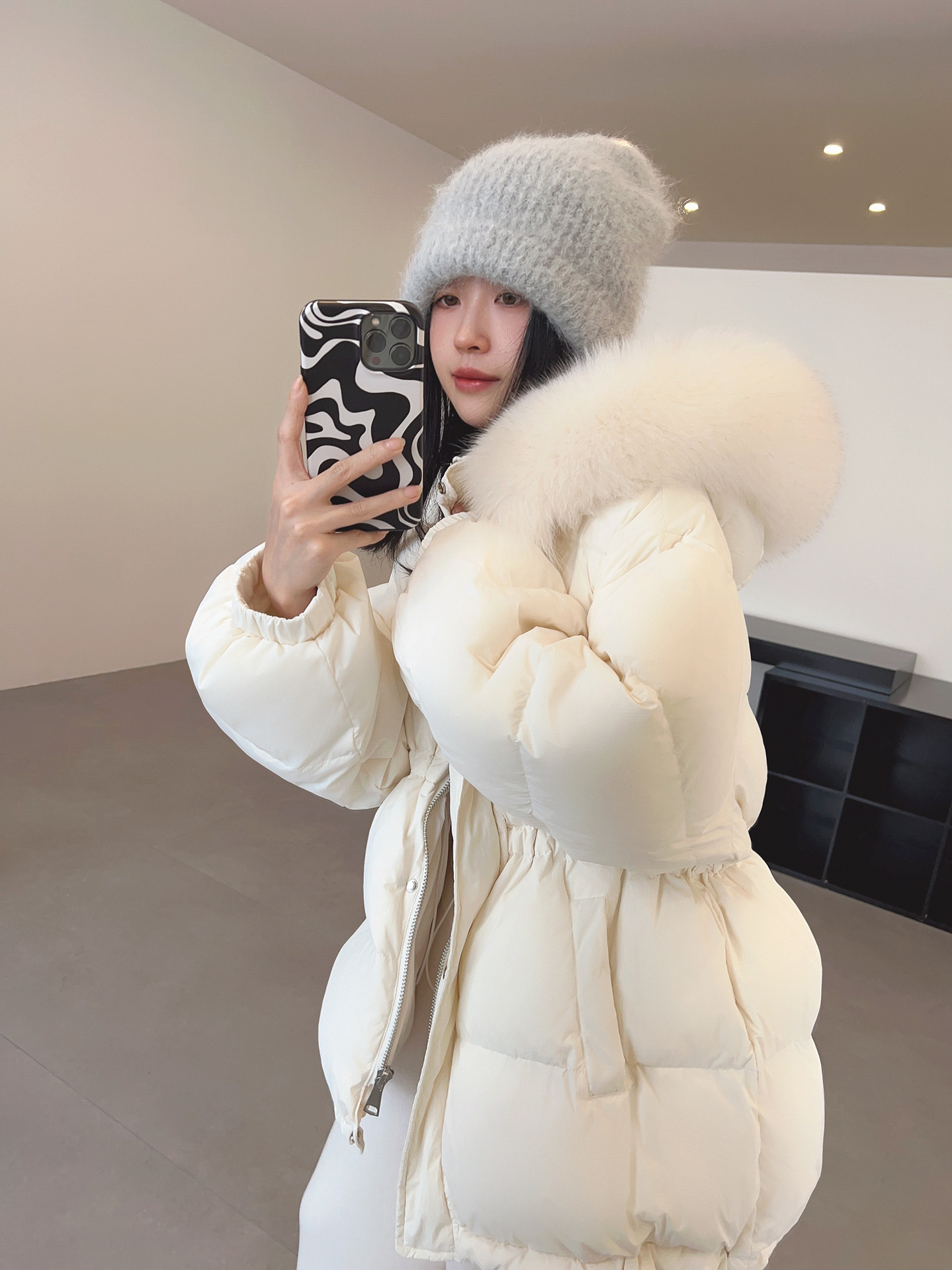 Drawstring hooded women's matte down jacket