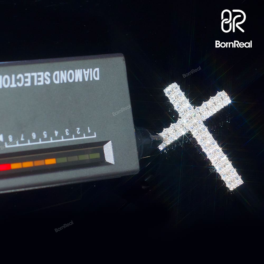 Pendentif Croix Taille Brillant en Or Blanc